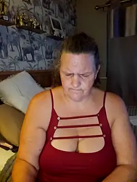 Snapshot of MissQueenBeex chatting on 09-08-25, 07:13 MissQueenBeex online show from 09-08-25, 07:13