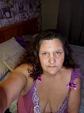 Snapshot of MissQueenBeex chatting on 11-05-25, 07:25 MissQueenBeex online show from 11-05-25, 07:25