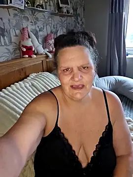 MissQueenBeex online show from 12-21-25, 12:56