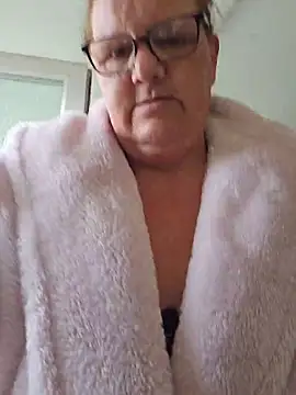 MissQueenBeex online show from 06-05-26, 07:25