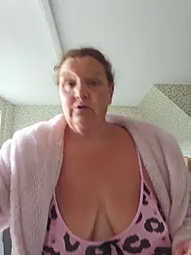 MissQueenBeex online show from 06-07-26, 08:29
