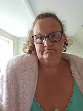 MissQueenBeex online show from 06-10-26, 08:13