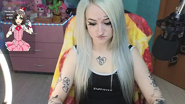 Manuela unicorn online show from 04-21-26, 08:34