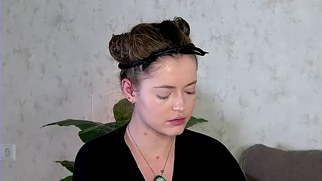 AshleyD  online show from 12-01-25, 02:16