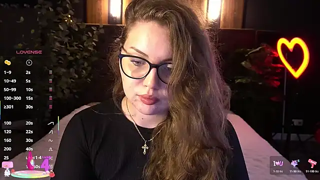 LuxSopphia online show from 06-14-26, 12:40