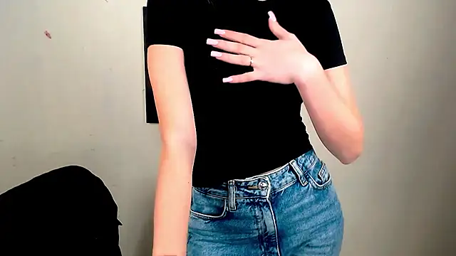 Doll Angelina online show from 04-08-26, 06:02