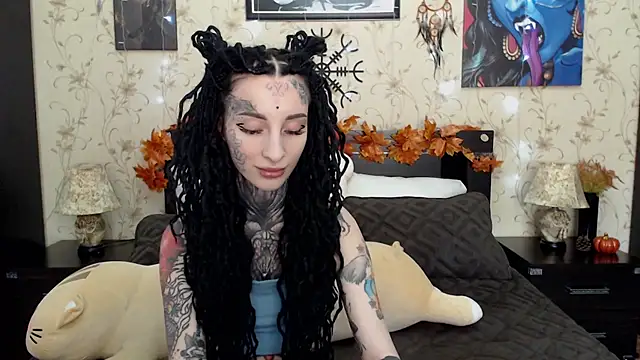 Snapshot of Velvetbat chatting on 10-13-25, 06:57 Velvetbat online show from 10-13-25, 06:57