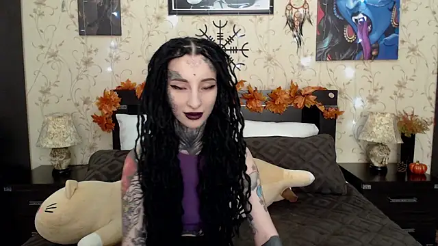 Snapshot of Velvetbat chatting on 10-17-25, 07:00 Velvetbat online show from 10-17-25, 07:00