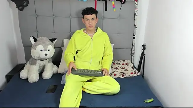 Snapshot of jeims_hotboy chatting on 10-12-25, 08:02 jeims hotboy online show from 10-12-25, 08:02