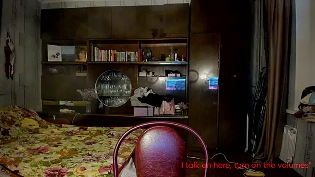 Snapshot of AngelaSwan chatting on 10-24-25, 04:03 AngelaSwan online show from 10-24-25, 04:03
