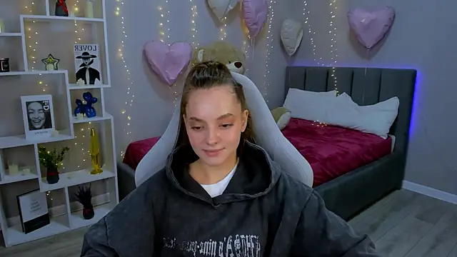 MelanieAlves online show from 03-13-26, 06:47