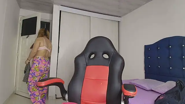 lovehotpink online show from 10-18-25, 03:53