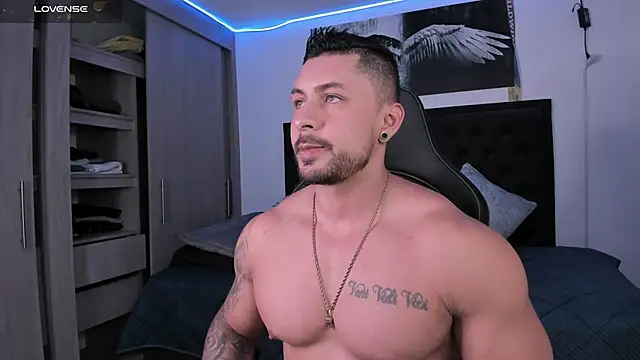 Snapshot of santi_aesthetic chatting on 09-19-25, 01:18 santi aesthetic online show from 09-19-25, 01:18