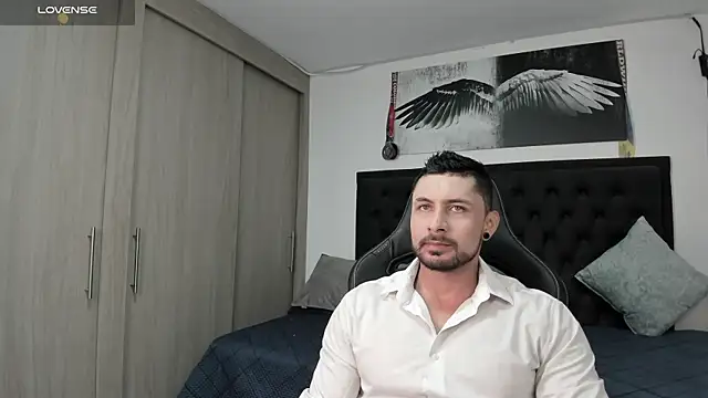 Snapshot of santi_aesthetic chatting on 09-26-25, 02:48 santi aesthetic online show from 09-26-25, 02:48