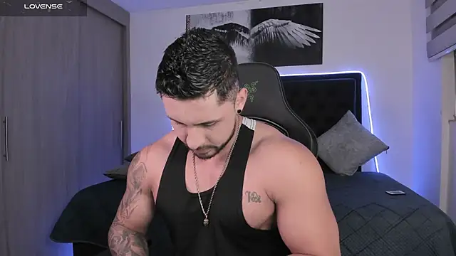 santi aesthetic online show from 04-25-26, 03:09