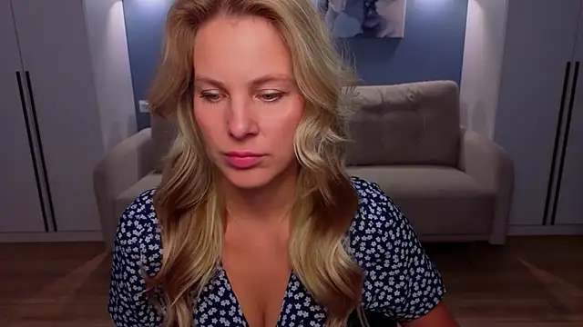 MelanieBennett online show from 06-25-26, 06:51