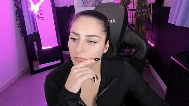 ValeriiMills online show from 11-08-25, 04:40