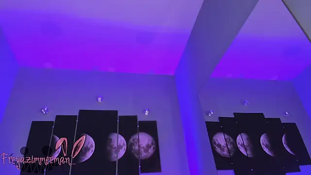 FreyaZimmerman  online show from 09-28-25, 08:47