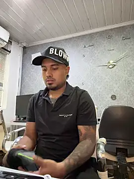 PapiStan online show from 10-31-25, 02:18