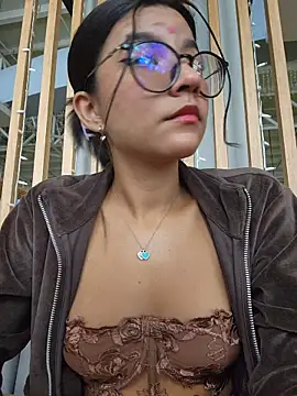 Pretty roxxyy online show from 11-28-25, 01:36