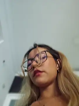 Pretty roxxyy online show from 04-21-26, 11:27