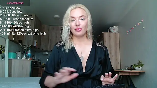Snapshot of Eva___forever chatting on 06-21-26, 03:31 Eva forever online show from 06-21-26, 03:31