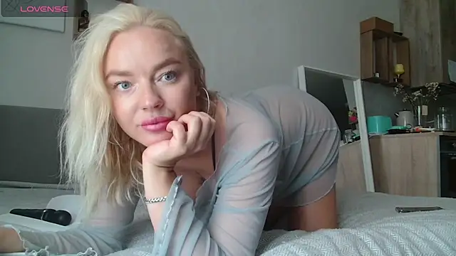 Snapshot of Eva___forever chatting on 07-07-26, 06:47 Eva forever online show from 07-07-26, 06:47