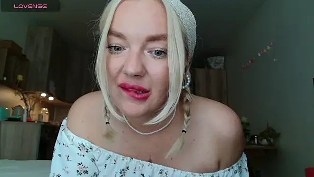 Snapshot of Eva___forever chatting on 07-09-26, 04:38 Eva forever online show from 07-09-26, 04:38