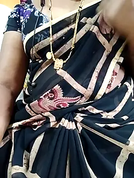 Snapshot of tamiltady chatting on 09-27-25, 03:50 tamiltady online show from 09-27-25, 03:50