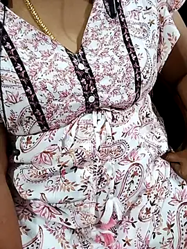 Snapshot of tamiltady chatting on 10-12-25, 06:51 tamiltady online show from 10-12-25, 06:51