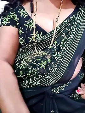 Snapshot of tamiltady chatting on 10-15-25, 05:46 tamiltady online show from 10-15-25, 05:46