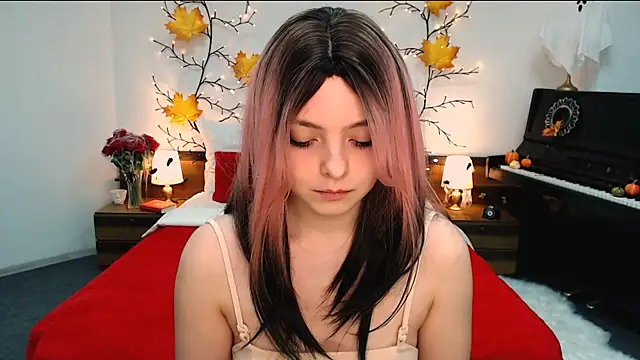 Snapshot of marshmallowee chatting on 11-12-25, 08:41 marshmallowee online show from 11-12-25, 08:41