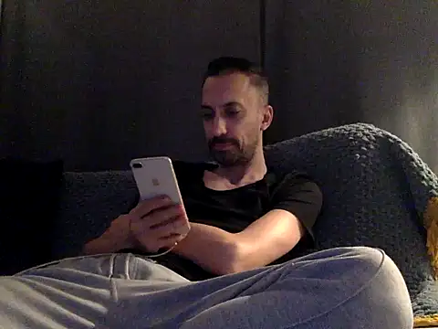 who am i x404 online show from 01-12-26, 08:14