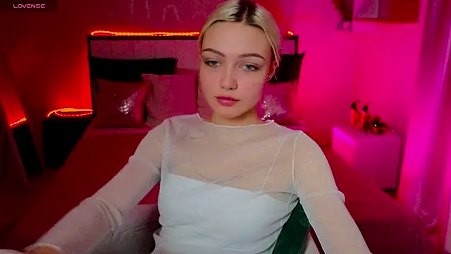 LinaLirian online show from 11-14-25, 01:32