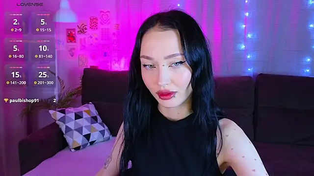  holly berry  online show from 10-10-25, 01:48