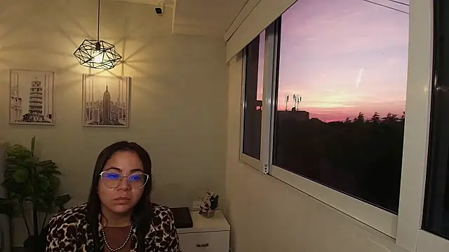 Snapshot of _Victoria_Collins chatting on 09-11-25, 10:48 Victoria Collins online show from 09-11-25, 10:48