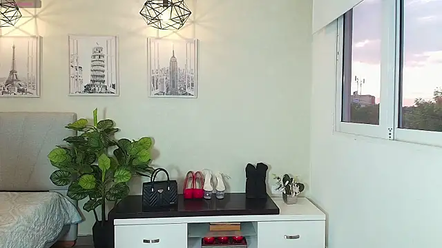 Snapshot of _Victoria_Collins chatting on 10-04-25, 11:08 Victoria Collins online show from 10-04-25, 11:08