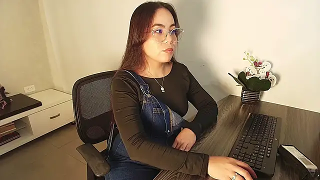 Snapshot of _Victoria_Collins chatting on 10-17-25, 11:13 Victoria Collins online show from 10-17-25, 11:13