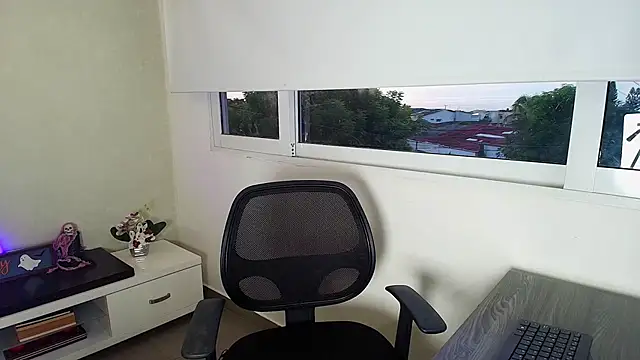 Snapshot of _Victoria_Collins chatting on 10-29-25, 11:12 Victoria Collins online show from 10-29-25, 11:12