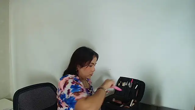 Snapshot of _Victoria_Collins chatting on 11-03-25, 10:49 Victoria Collins online show from 11-03-25, 10:49