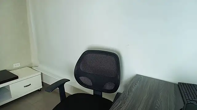 Snapshot of _Victoria_Collins chatting on 11-04-25, 10:58 Victoria Collins online show from 11-04-25, 10:58