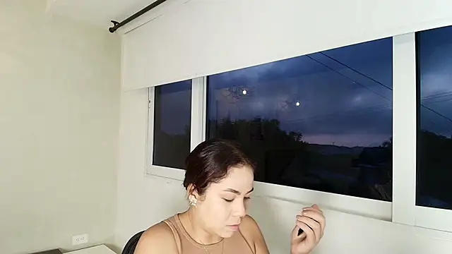 Snapshot of _Victoria_Collins chatting on 11-08-25, 10:48 Victoria Collins online show from 11-08-25, 10:48