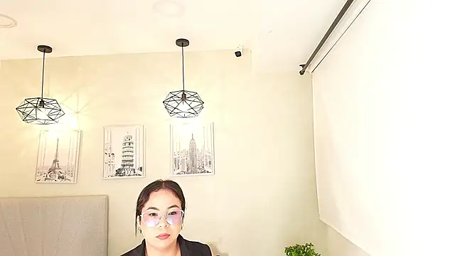 Snapshot of _Victoria_Collins chatting on 11-19-25, 10:59 Victoria Collins online show from 11-19-25, 10:59