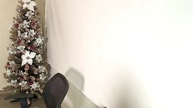 Snapshot of _Victoria_Collins chatting on 12-04-25, 10:57 Victoria Collins online show from 12-04-25, 10:57