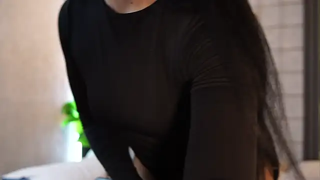 Susan wall online show from 04-13-26, 01:16