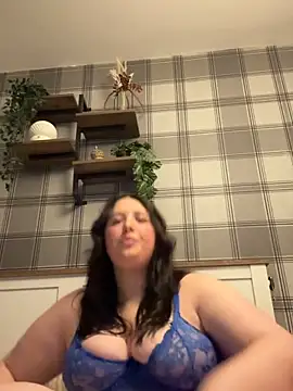 Snapshot of CutieCurvyGirlxo chatting on 05-16-26, 07:34 CutieCurvyGirlxo online show from 05-16-26, 07:34
