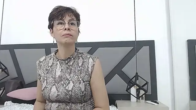 amanda ramirez online show from 06-05-26, 08:14