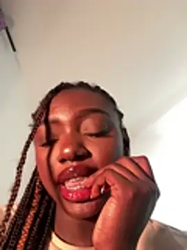 alissradiante1 online show from 03-01-26, 03:41