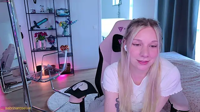 Snapshot of SabrinaRosed chatting on 05-31-26, 05:31 SabrinaRosed online show from 05-31-26, 05:31