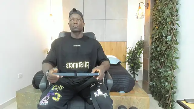 MarcusBlack  online show from 09-29-25, 01:16